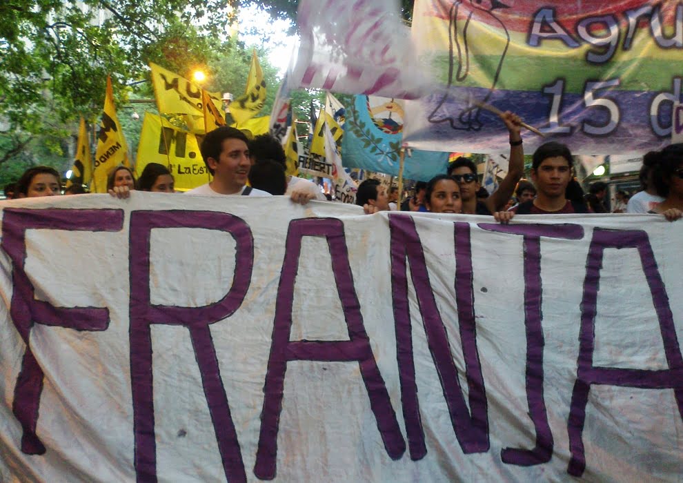 Franja Morada, 15 de Julio, MUP, La Cámpora. Banderas, banderitas, banderones, banderiles. Todos unidos en la Marcha del Orgullo Gay. Foto: Javier Polvani. 
