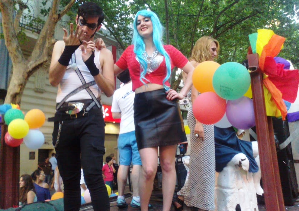 Glam, Nac, Pop, Punchi, Fresh, Pim, Pam, Pum. Colores y alegría en la Marcha del Orgullo Gay. Foto: Javier Polvani. 