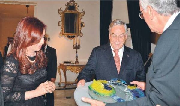 Cristina Fernández, el presidente de Chile, Sebastián Piñera, y Gioja, en abril de 2012, cuando se creó el Ente Binacional para el Túnel de Agua Negra. Foto: Diario de Cuyo