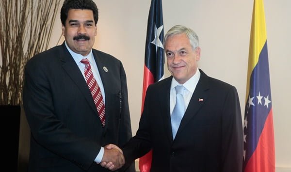 El sucesor de Hugo Chávez, Nicolás Maduro, y el presidente de Chile Sebastián Piñera, durante un encuentro en el marco de las actividades paralelas a la cumbre de la Celac. 