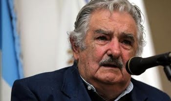 José Mujica utilizó dos emisiones consecutivas de su programa radial para opinar sobre el narcotráfico. 