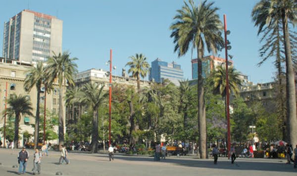 La Plaza de Armas, considerada el centro histórico de la Capital chilena, Santiago. 