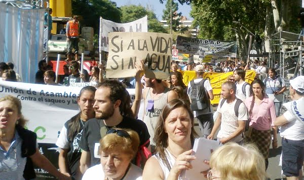 La marcha de los ambientalistas en el Carrusel Vendimial 2012. Foto: EXPLÍCITO - Archivo