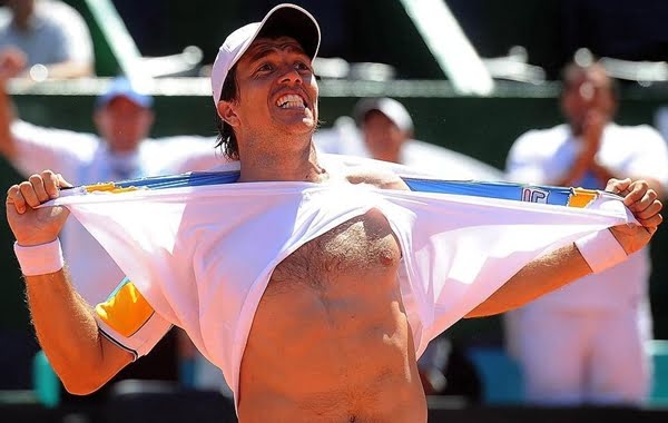 Carlos Berlocq festejó a lo loco el triunfo ante el alemán Cristopher Kas, el quinto punto argentino. Foto: Télam