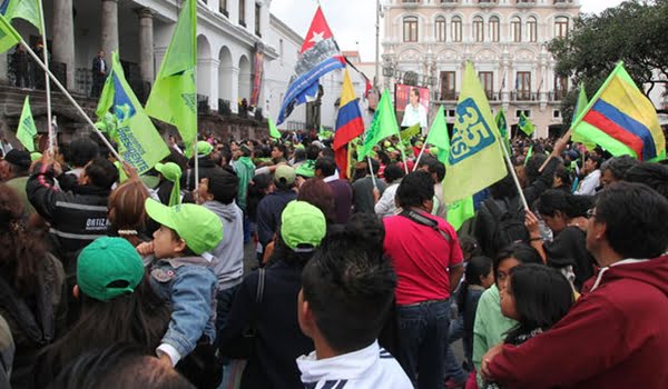 Conocidos los números de los comicios, hubo festejos de los partidarios de Correa en las calles ecuatorianas.