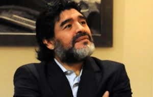 Diego Armando Maradona podría estar el fin de semana que viene en el San Paolo, para ver Nápoli con Juventus. Foto: archivo