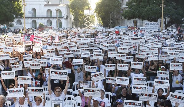 Una multitud conmemoró el primer aniversario de la tragedia ferroviaria de Once. Foto: DyN en La Nación