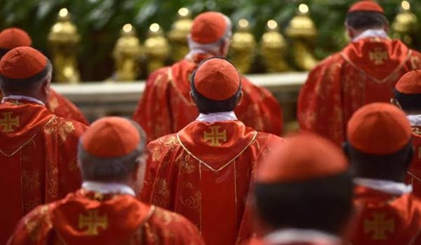 Los cardenales buscan al Papa que viene. 