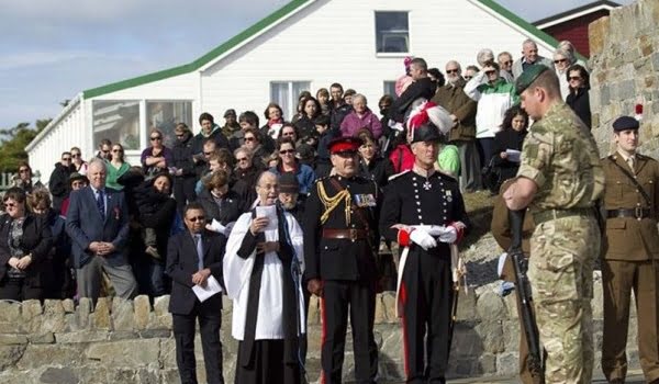 La población implantada de Malvinas vota este domingo su conformidad con ser ingleses. 