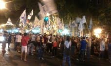 Las banderas de La Cámpora flameando en el kilómetro 0. Foto: Twitter