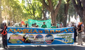 En el Carrusel se movilizaron las agrupaciones ambientalistas de Mendoza "contra la megaminería contaminante". Foto: Twitter Nimsi Franciscangeli -  @nimsi87