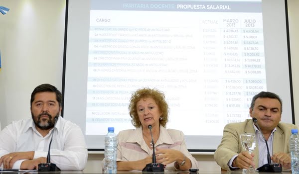 Mauricio Guzmán, María Inés Abrile de Völlmer y Félix González en conferencia de prensa, el jueves al mediodía. Foto: Prensa Gobierno de Mendoza