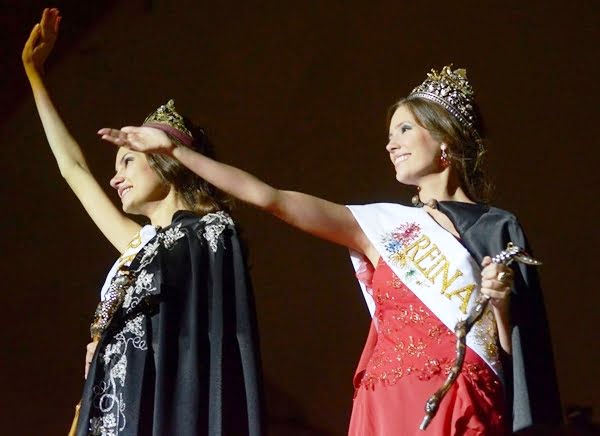 Estrenan coronas, Romina González, virreina, y Candela Berbel, reina de la Vendimia. Foto: Prensa Gobierno de Mendoza