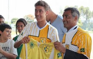 Romarinho junto a su padre, el inolvidable goleador Romario. 