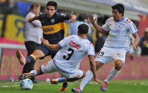 Boca y Belgrano jugaron feo en La Bombonera. Foto: Télam
