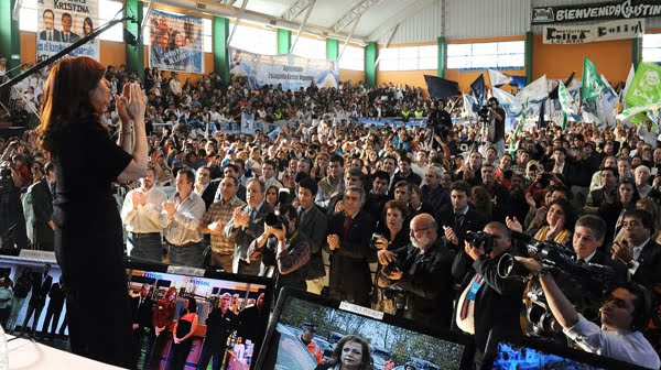 La Presidenta durante un acto en Las Heras, Santa Cruz, este lunes. Foto: Télam