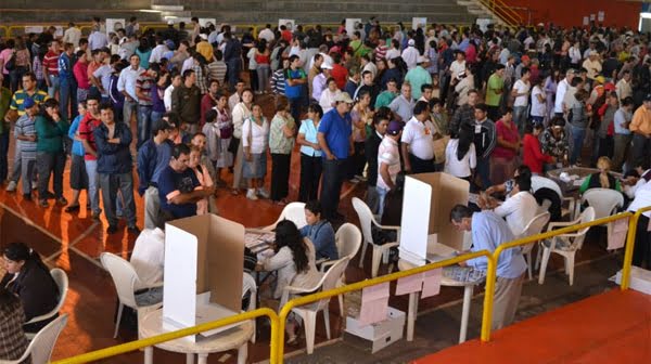 Sin inconvenientes y con buen flujo votan los paraguayos. Foto: Última Hora