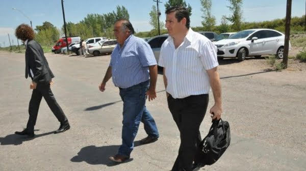 Jorge Castillo, dueño de La Salada, con el intendente Sergio Salgado. Foto: Municipalidad de Santa Rosa.