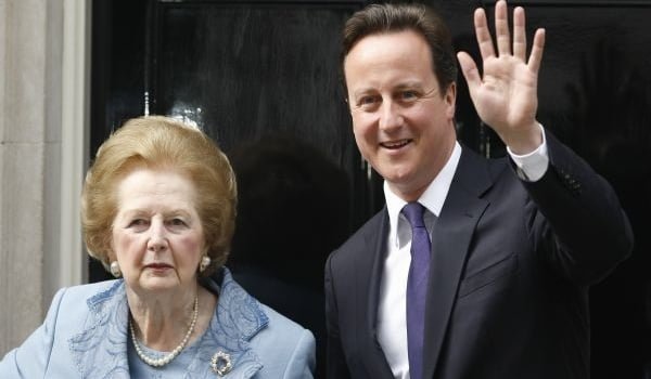 Thatcher y el actual mandatario inglés James Cameron. 