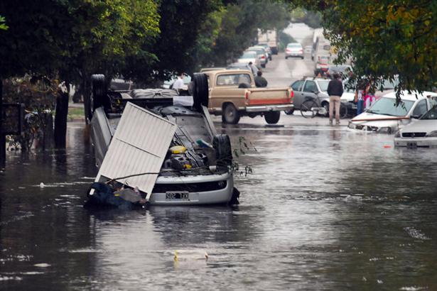 tragica-inundacion-en-la-plata-1687630w615