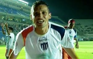 Federico Barrionuevo festeja el gol que dejó afuera de la Copa Argentina a Racing. Foto: Captura Tv