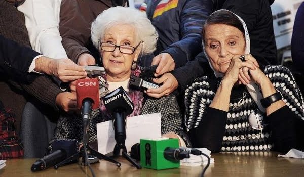 Estela de Carlotto y Taty Almeida, de Abuela y Madres Línea Fundadora. Foto: Télam