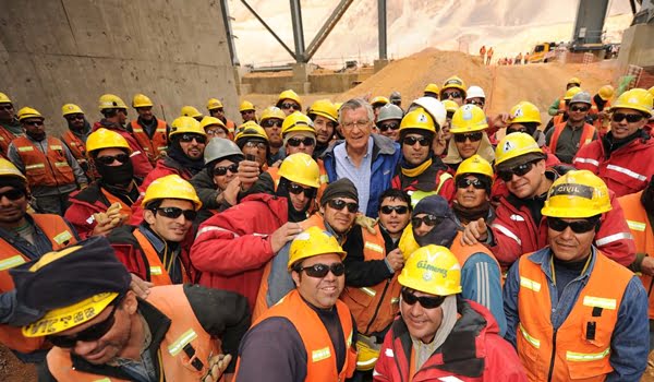 El gobernador José Luis Gioja y altos ejecutivos de las empresas Barrick, Fluor y Techint, visitaron el 16 de enero Veladero y Lama, mientras se incubaba el reclamo de los metralurgicos sanjuaninos. 