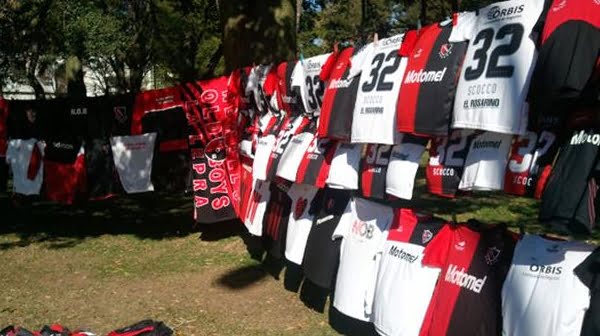 La camiseta más vendida es la del goleador Nacho Scocco. Foto: Cancha Llena