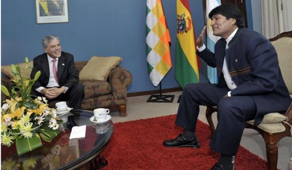 El ministro de Planificación de Argentina con el presidente boliviano, este viernes. Foto: Télam