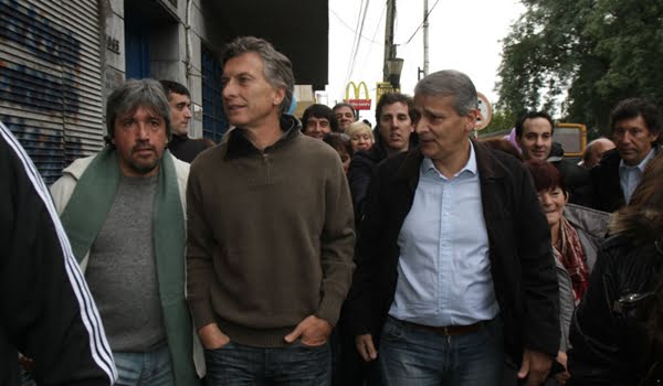 Macri con el Sheriff por las calles de San Justo. Foto: Prensa del Pro en La Nación. 