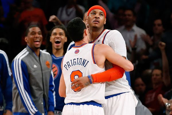 El argentino Pablo Prigioni con su compañero en los Knicks de Nueva York. Carmelo Anthony.  