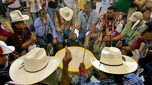 Los jefes de las tribus que se sienten afectadas por el oleoducto Canadá - Texas en pie de guerra. Foto: Paul J. Richards AFP en RT