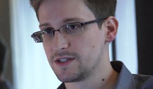 Edward Snowden, tiene 29 años y asumió su rol como fuente del ciberespionaje de la Casa Blanca denunciado por el diario The Guardia. 