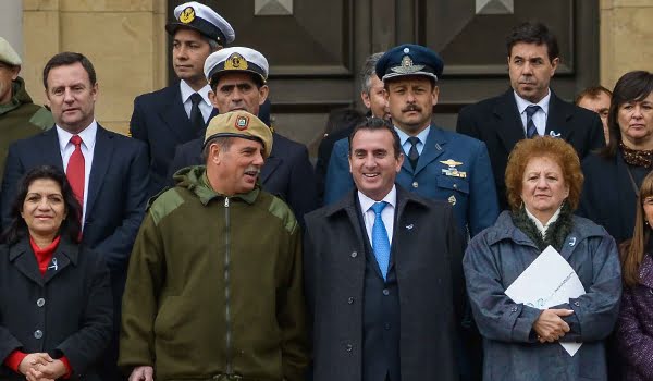 Pérez en el acto por el Día de la Bandera. Foto: Prensa Gobierno de Mendoza.