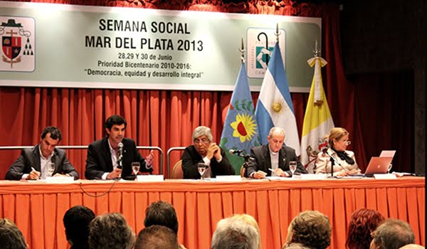 El gobernador de Salta, Juan Manuel Urtubey, y el líder de la CGT opositora, Hugo Moyano, fueron dos de los invitados a hablar en la semana social de la Iglesia. Foto: Gobernación de Salta.