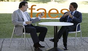 El presidente de España, Mariano Rajoy, con el ex, José Aznar. Foto: El Mundo