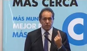 "Estamos encolumnados con vos", le dedicó Scioli al candidato oficialista Martín Insaurralde.