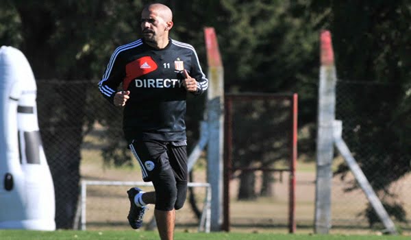 Juan Sebastián Verón volvió a jugar en Estudiantes, a los 38 años. Foto: Fotobaire en La Nación.