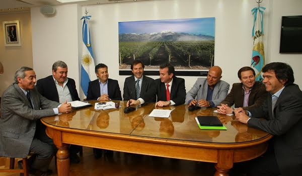 Los intendentes del Gran Mendoza con el gobernador. Foto: Archivo - Prensa Gobierno de Mendoza. 