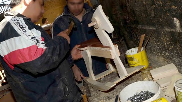 En los talleres de las cárceles se hicieron los juguetes para los niños más desamparados por el mercado. Foto: Prensa Gobierno de Mendoza