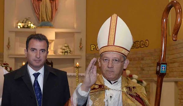 EL gobernador Francisco Pérez con el obispo Eduardo María Taussig en la celebración del 99º aniversario de Alvear. Foto: Prensa Gobierno de Mendoza