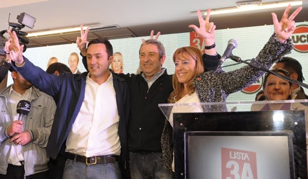 Julio Cobos, al centro, con los compañeros de lista: Patricia Giménez y Luis Petri. 