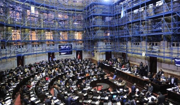 Los diputados sesionaron en el recinto en obra. Foto: Télam