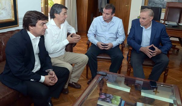 Los gansos De Marchi, Battagion y Prdines con el gobernador Francisco Pérez. Foto: Prensa Gobierno de Mendoza