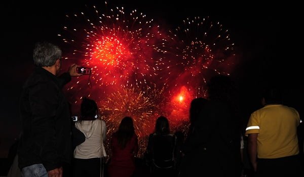 Los fuegos artificiales en la costa chilena son una tradición de cada Año Nuevo.