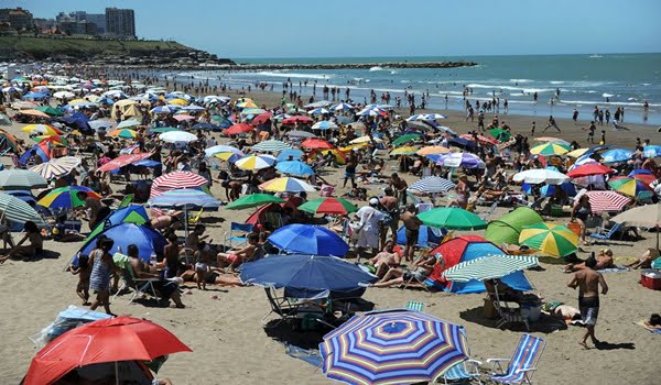 Este fin de semana Mar del Plata registró la mayor afluencia de turistas de la temporada. Foto: Télam