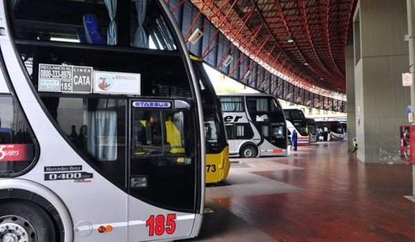 El paro de la UTA en Mendoza afecta los servicios de larga distancia. 