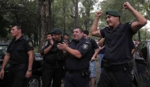 El Procurador de Entre Ríos denunciará a los cabecillas del levantamiento policial por sedición. 
