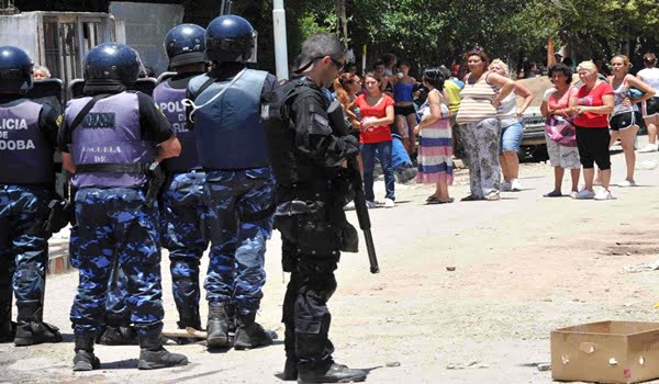 Los policías de Córdoba se autoacuartelaron el 5 y 6 de diciembre. Foto: Télam