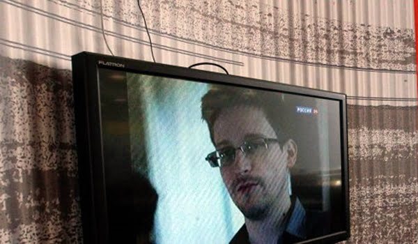 Edward Snowden aseguró que toda la información de inteligencia que poseía se la entregó a varios periodistas. 